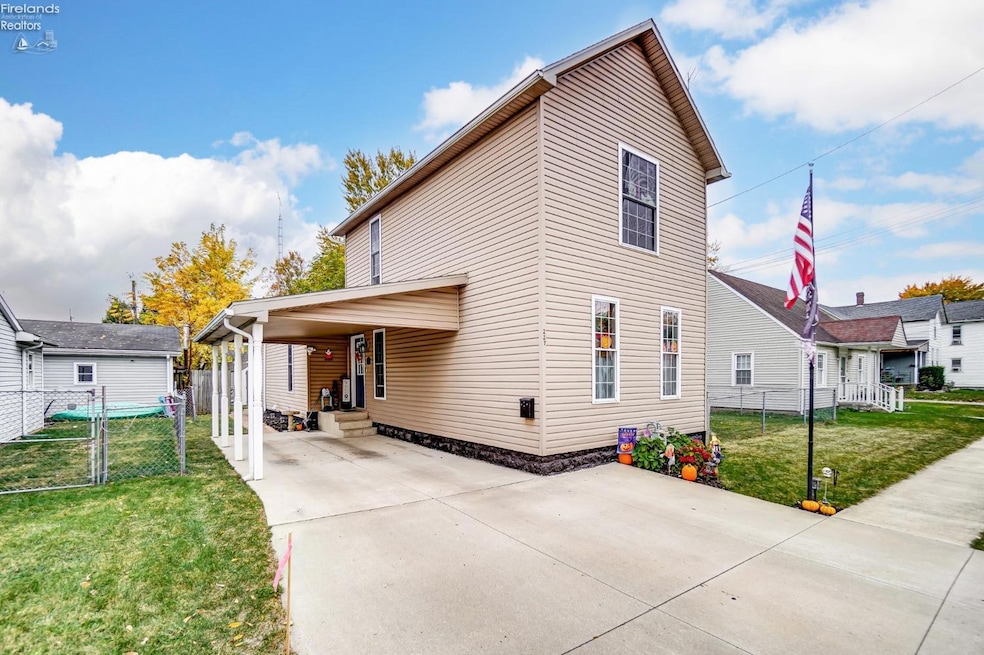 227 Larkins St, Findlay, OH 45840 - photo 1