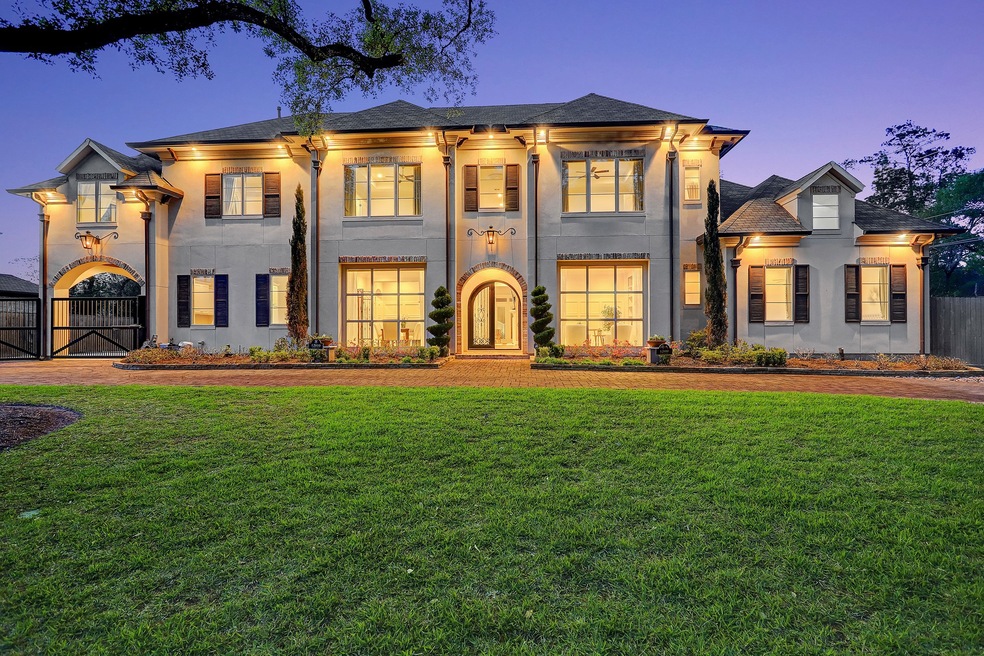 12010 Surrey Ln, Houston, TX 77024 - photo 1