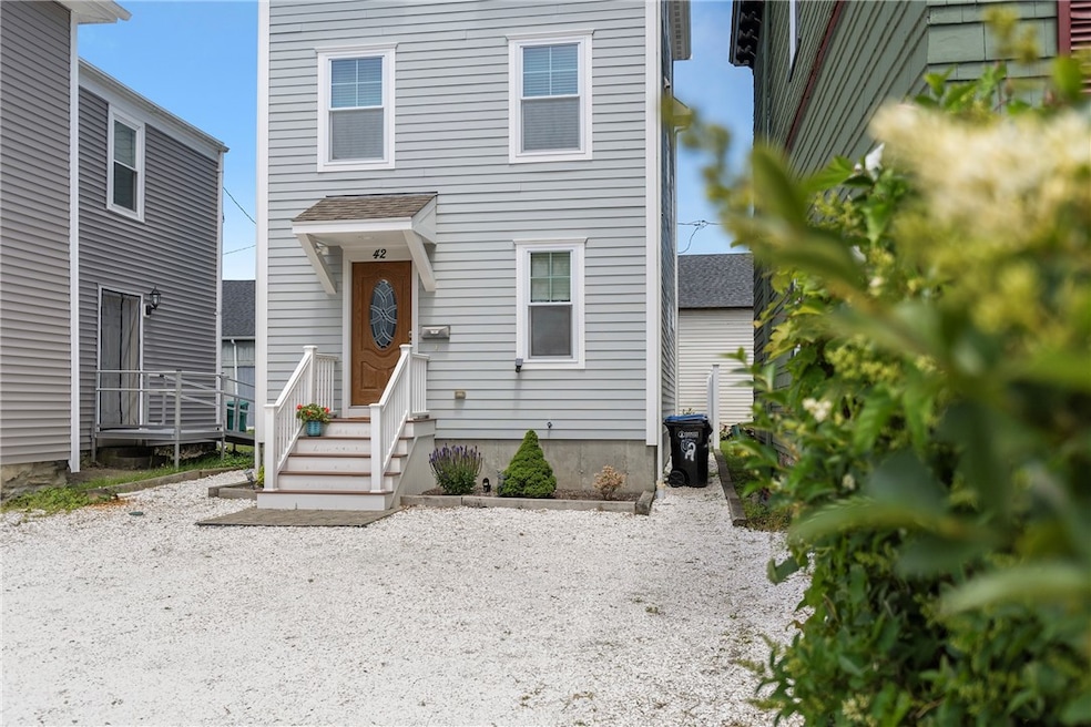 42 E Bowery St, Newport, RI 02840 - photo 1