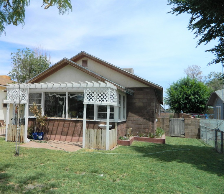 706 W Maple St, Winslow, AZ 86047 - photo 1