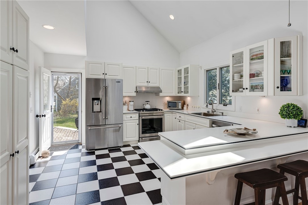 27 Spouting Rock Dr, Newport, RI 02840 - photo 1