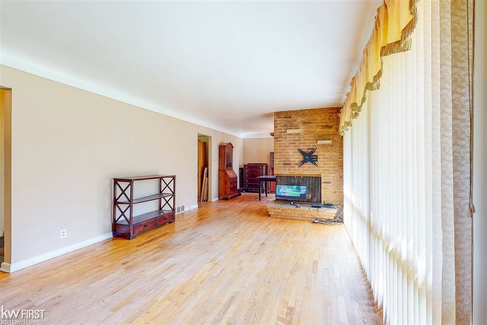 2368 Utley Rd, Flint, MI 48532 - photo 1