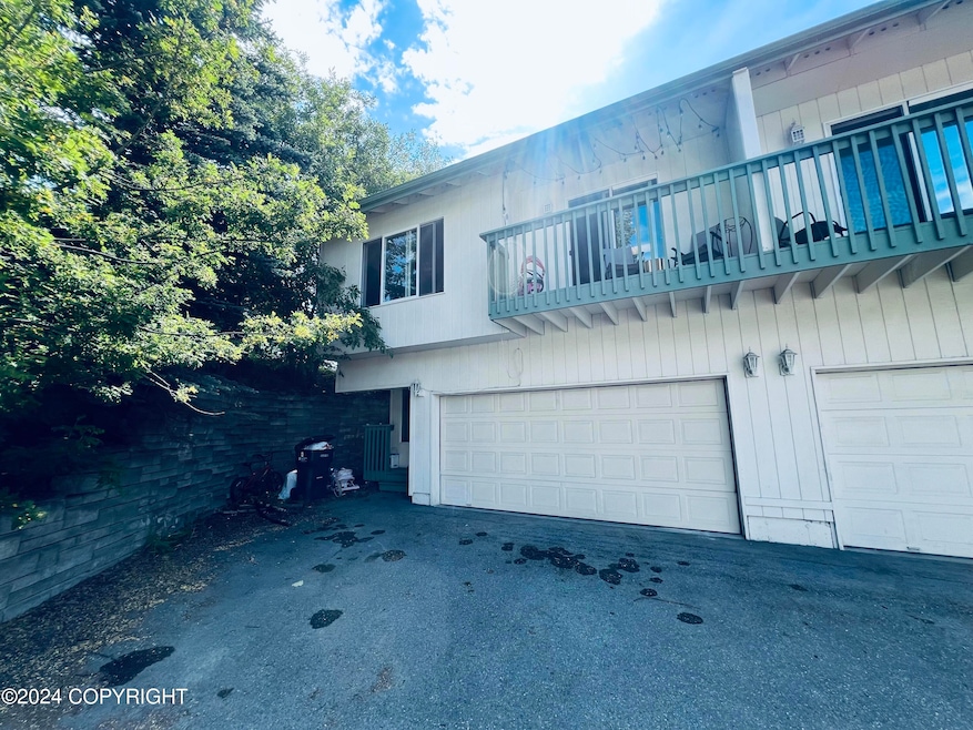 275 Creekside Street