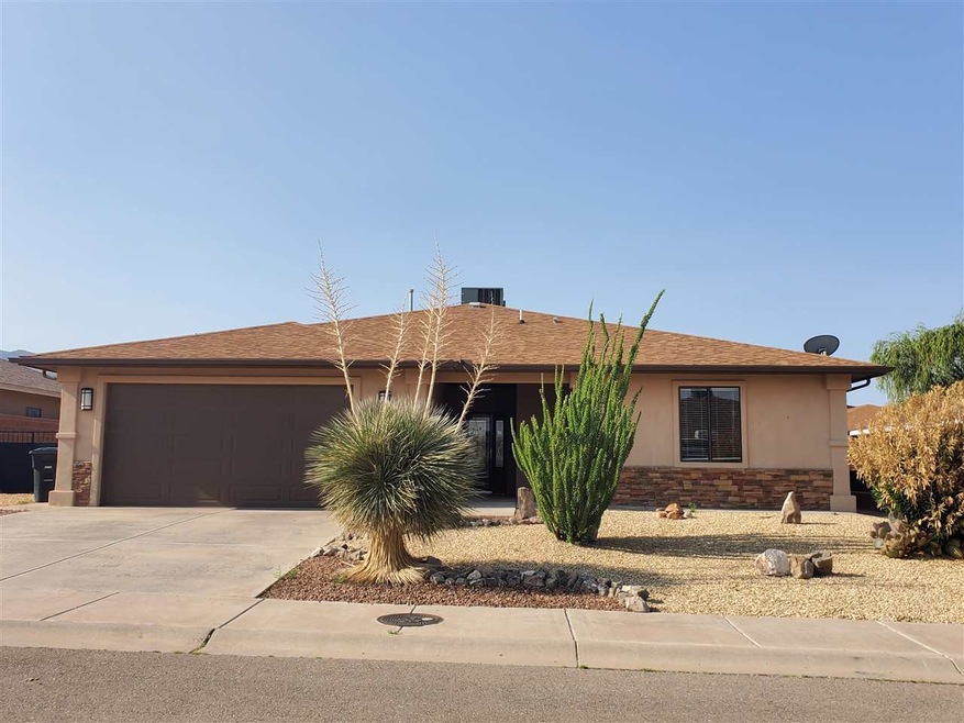 1114 Pajarito Dr, Alamogordo, NM 88310 - photo 1