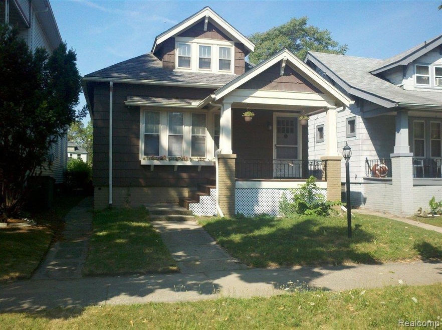 1241 Wayburn St, Grosse Pointe, MI 48230 - photo 1