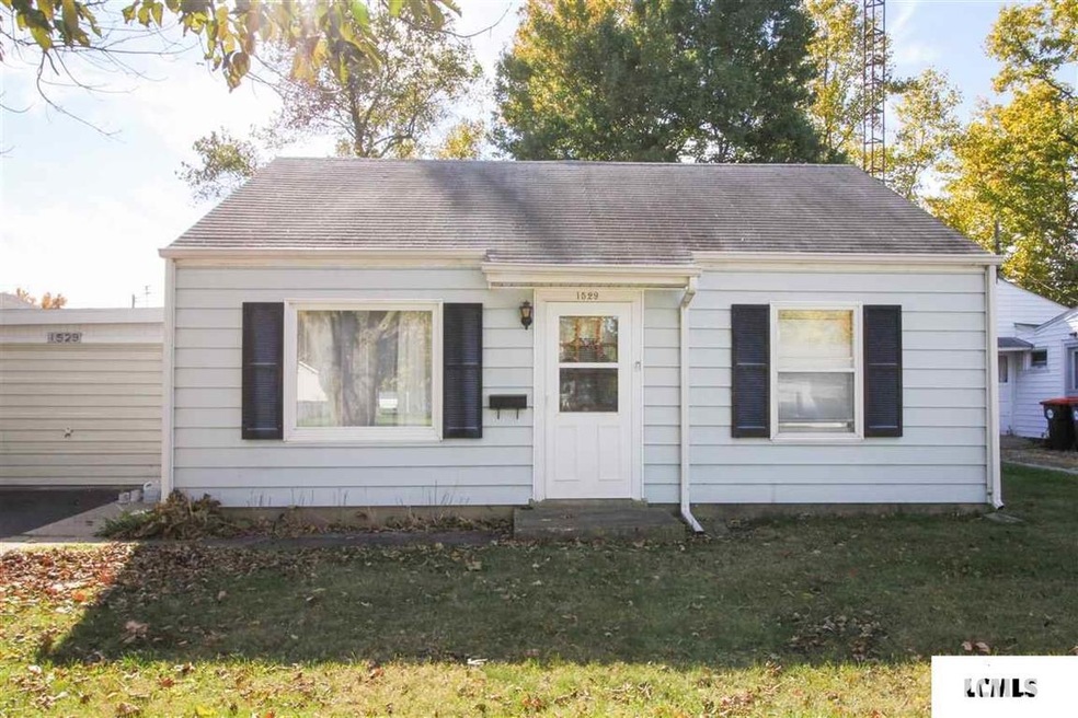 1529 Pulaski St, Lincoln, IL 62656 - photo 1