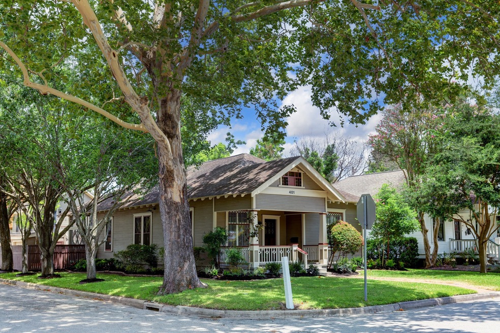 401 Aurora St, Houston, TX 77008 - photo 1