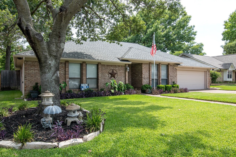 8536 Neil Ct, North Richland Hills, TX 76182 - photo 1