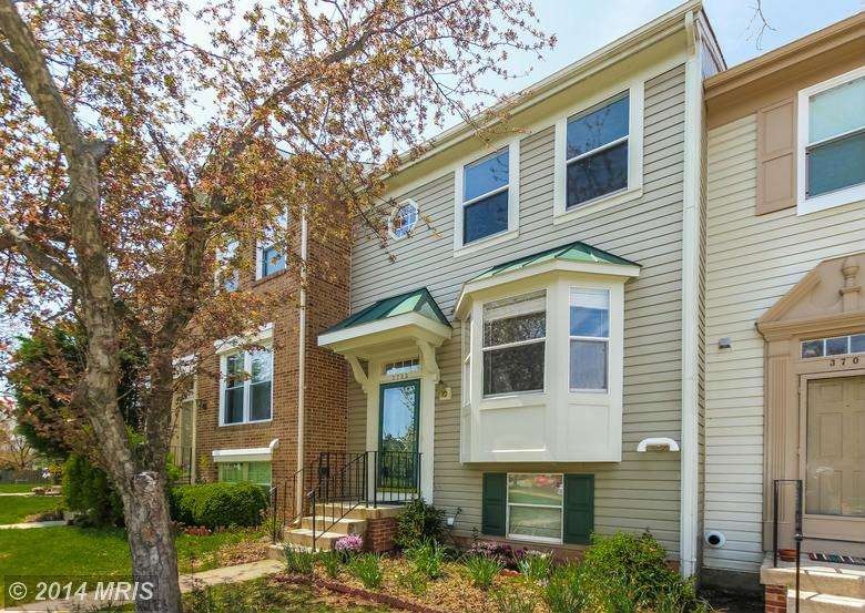 3705 Mazewood Ln, Fairfax, VA 22033 - photo 1