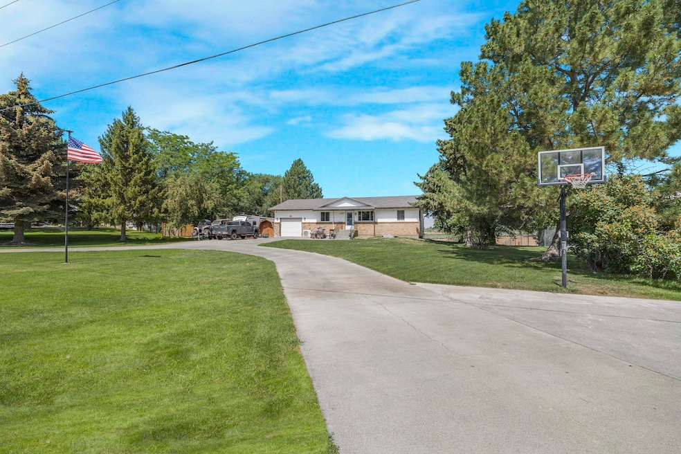 2087 Hanhauser Cir, Blackfoot, ID 83221 - photo 1