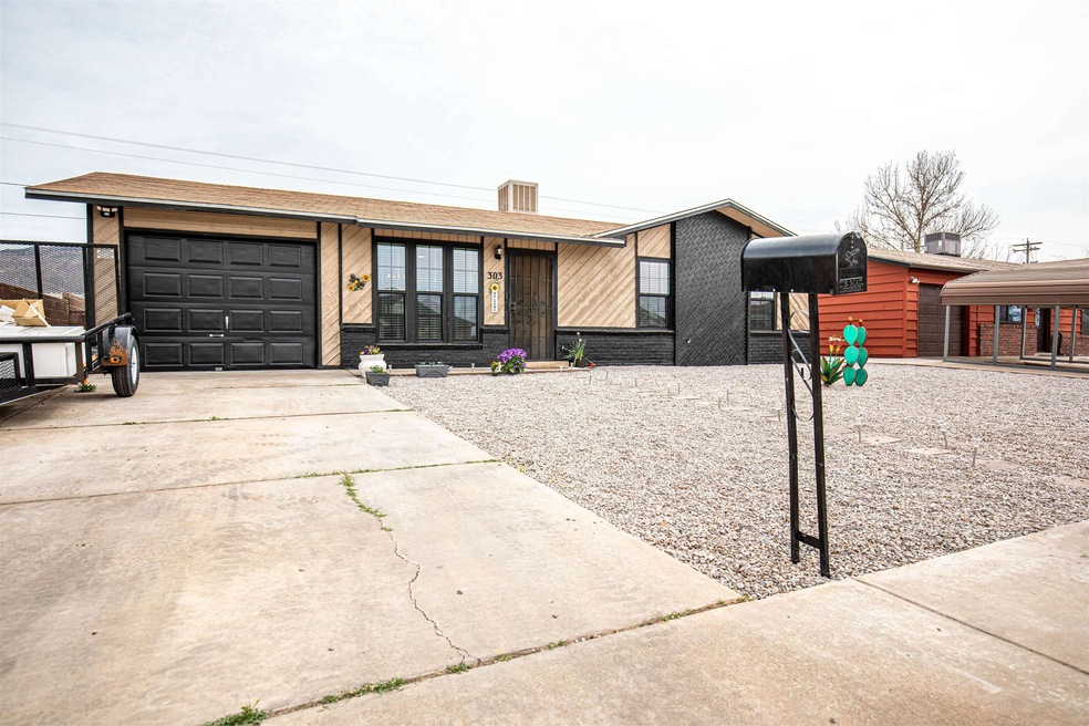 303 Plainview Dr, Alamogordo, NM 88310 - photo 1
