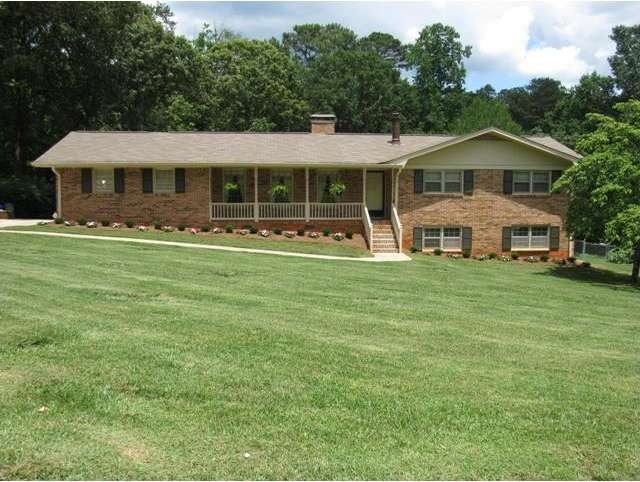 Four sides brick home in Parkview! 4 Bedroom 3 Ful