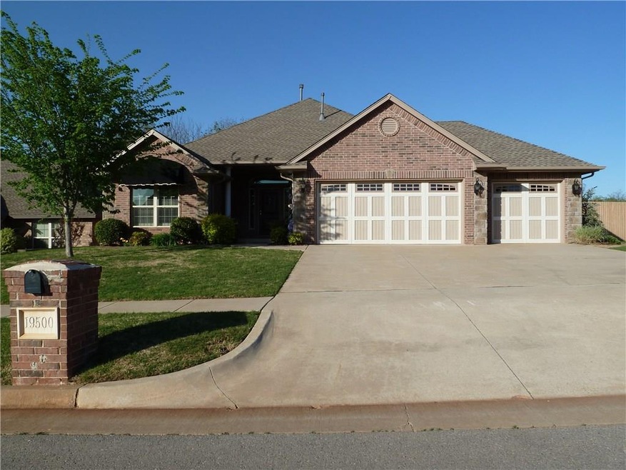 19500 Crest Ridge Dr, Edmond, OK 73012 - photo 1