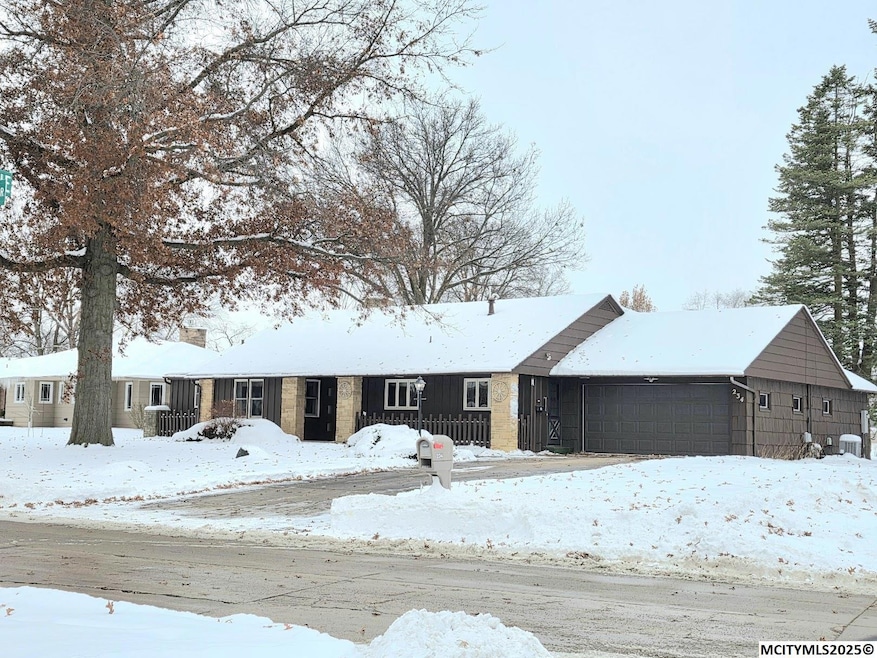 234 Willowbrook Dr, Mason City, IA 50401 - photo 1