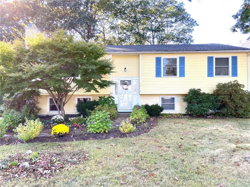 211 Greenwood Dr, Wakefield, RI 02879 - photo 1