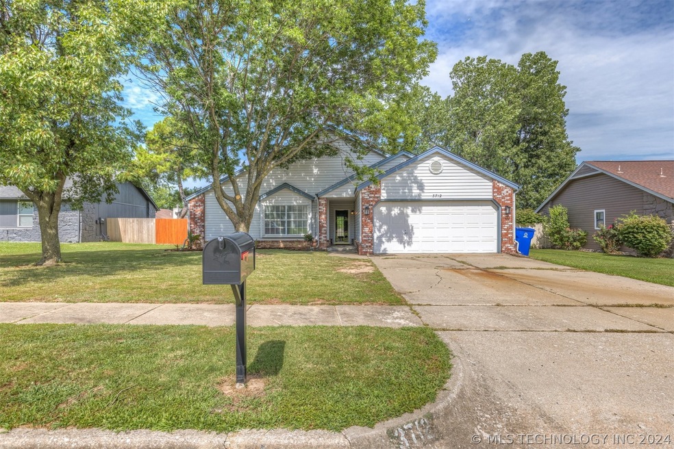 3712 S Sycamore Ave, Broken Arrow, OK 74011 - photo 1