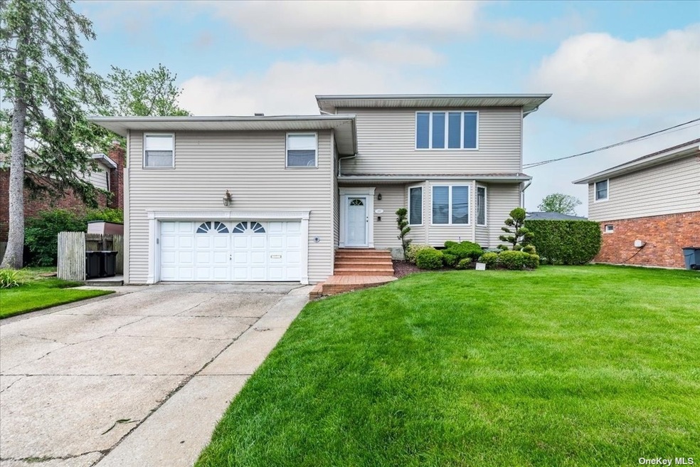 2918 Shore Dr, Merrick, NY 11566 - photo 1