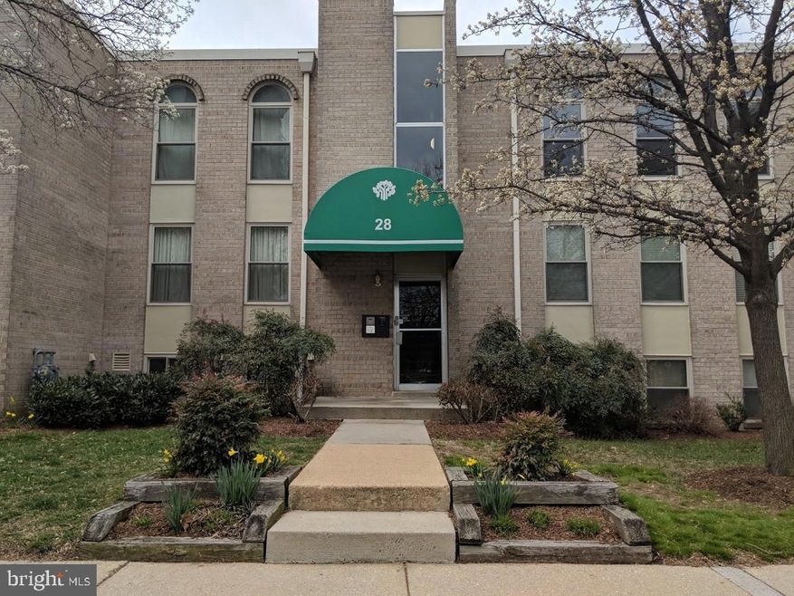 28 Canterbury Square unit 302, Alexandria, VA 22304 - photo 1