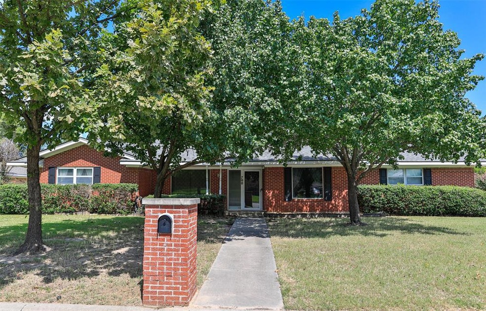 700 Aspen Rd, Gainesville, TX 76240 - photo 1