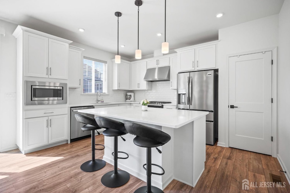 Under Contract $799,777