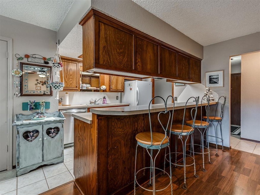 938 W Ridgecrest Way, Mustang, OK 73064 - photo 1