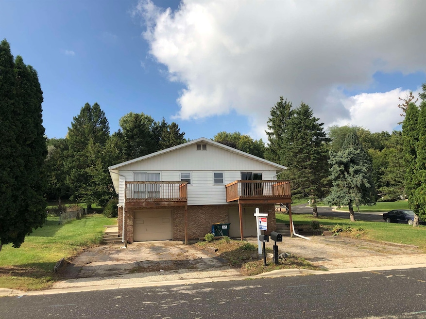 705 Willow Run St, Cottage Grove, WI 53527 - photo 1