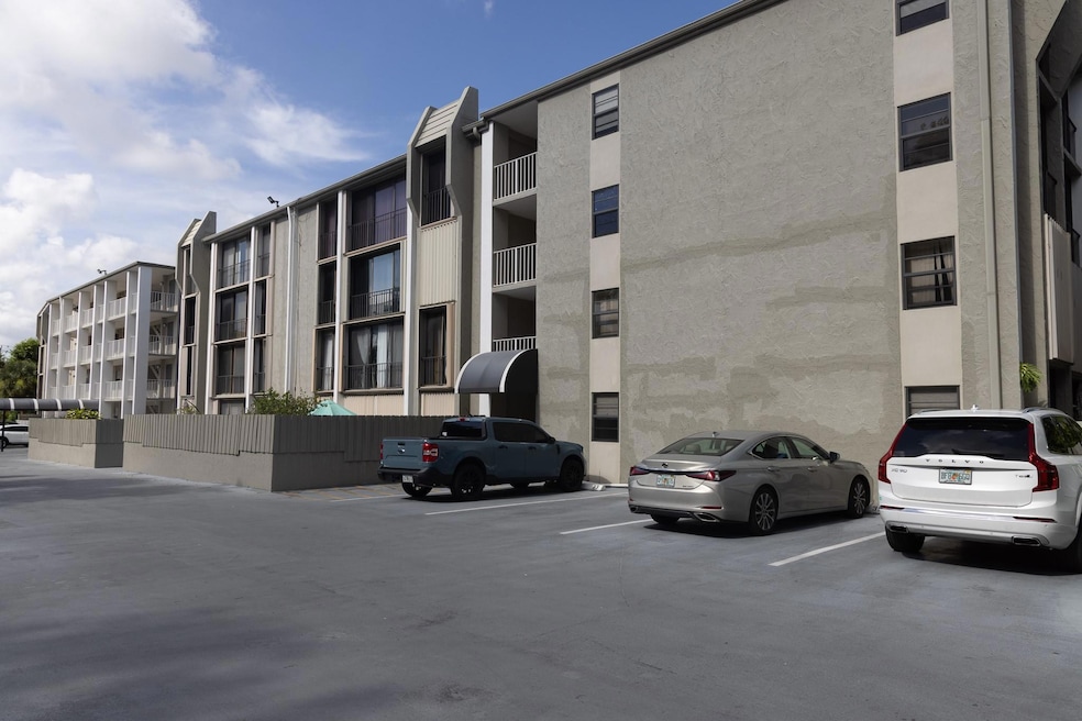 501 SW 11th Place unit 114-C, Boca Raton, FL 33432 - photo 1