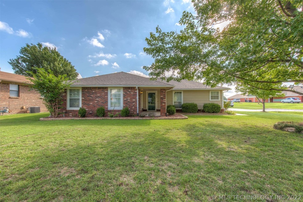 609 S Lombard Ln, Skiatook, OK 74070 - photo 1