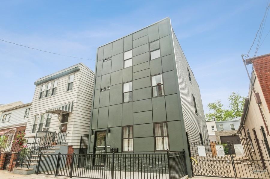 Sold $405,000 • Co-Listing Agent