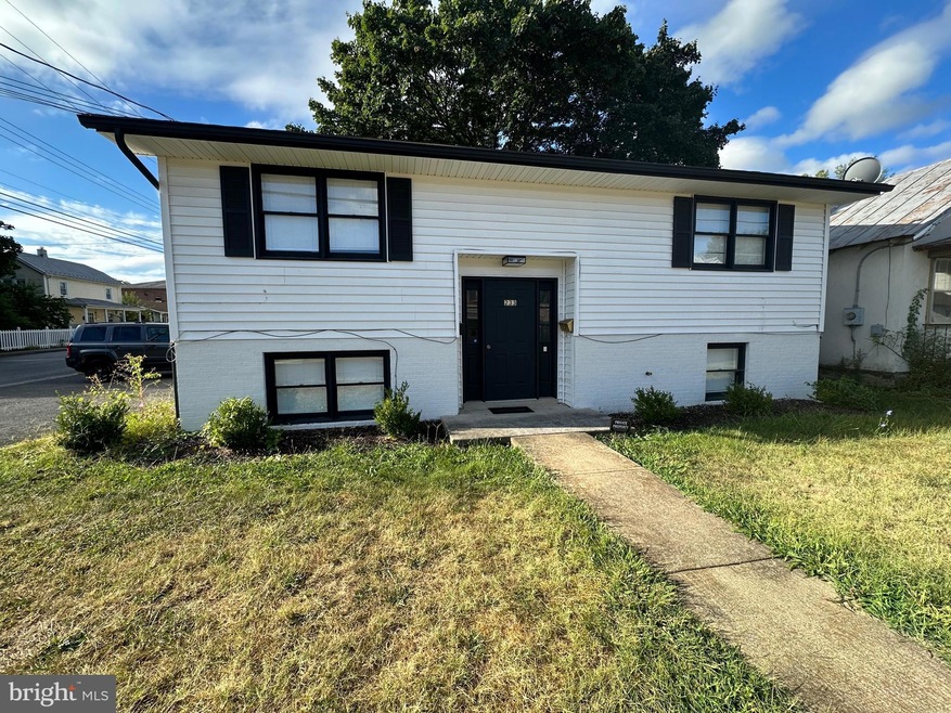 233 E Prospect St unit B, Front Royal, VA 22630 - photo 1