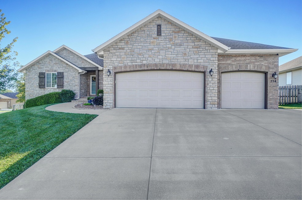714 W South Oaks Dr, Nixa, MO 65714 - photo 1