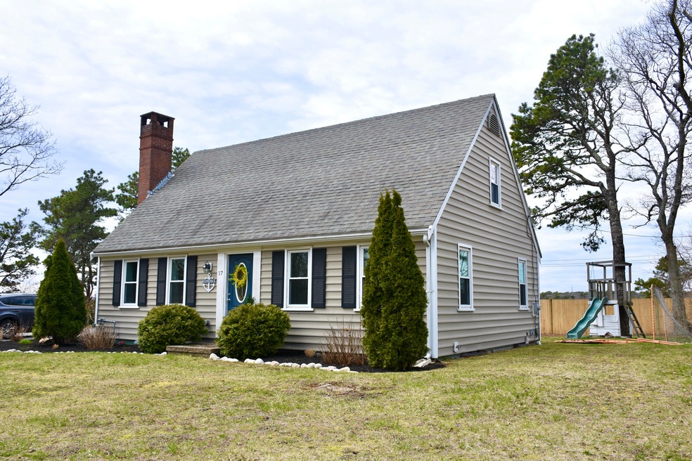 17 Homestead Rd, Sagamore Beach, MA 02562 - photo 1