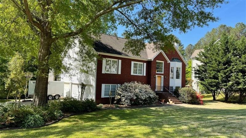 4BR/3BA Brick Front with 3 Sided Vinyl Siding Spli