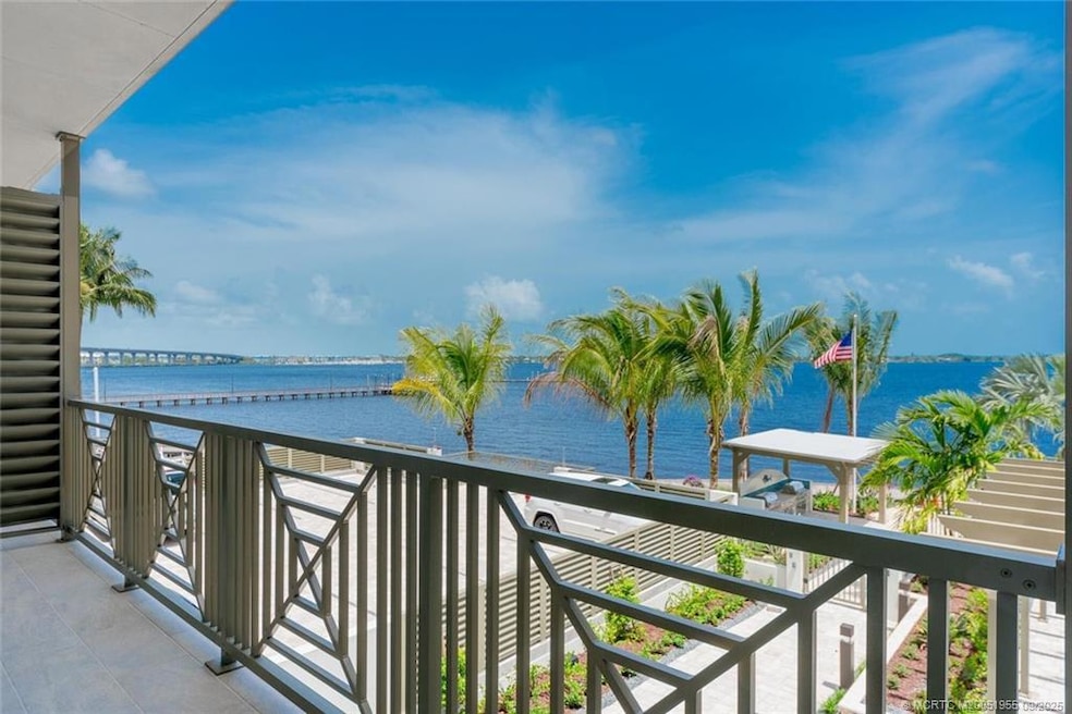 41 SW Seminole St unit 203, Stuart, FL 34994 - photo 1