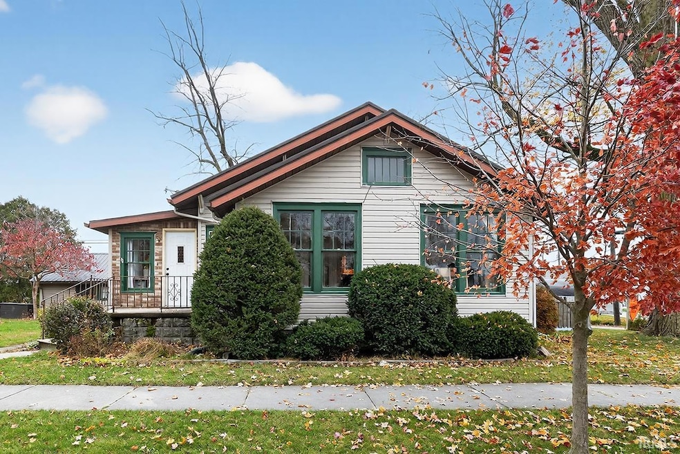 312 E Wabash Ave, Wakarusa, IN 46573 - photo 1