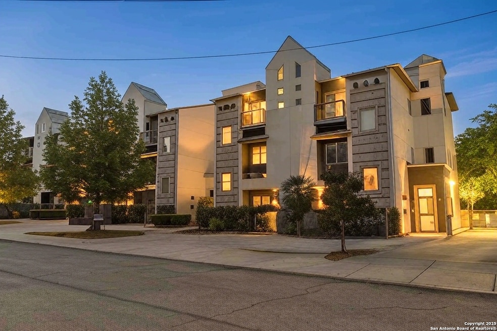 215 Annie unit E, San Antonio, TX 78212 - photo 1