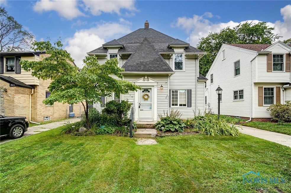 3919 Grantley Rd, Toledo, OH 43613 - photo 1