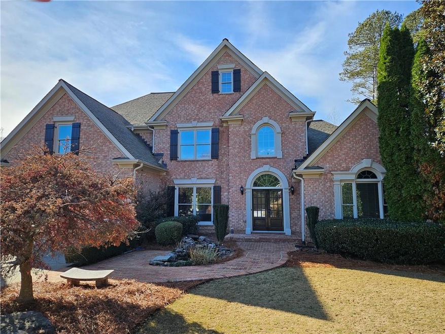 View of front property featuring a front lawn