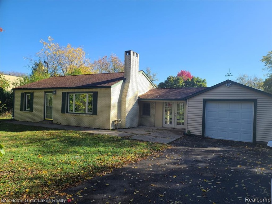 1039 S Dye Rd, Flint, MI 48532 - photo 1