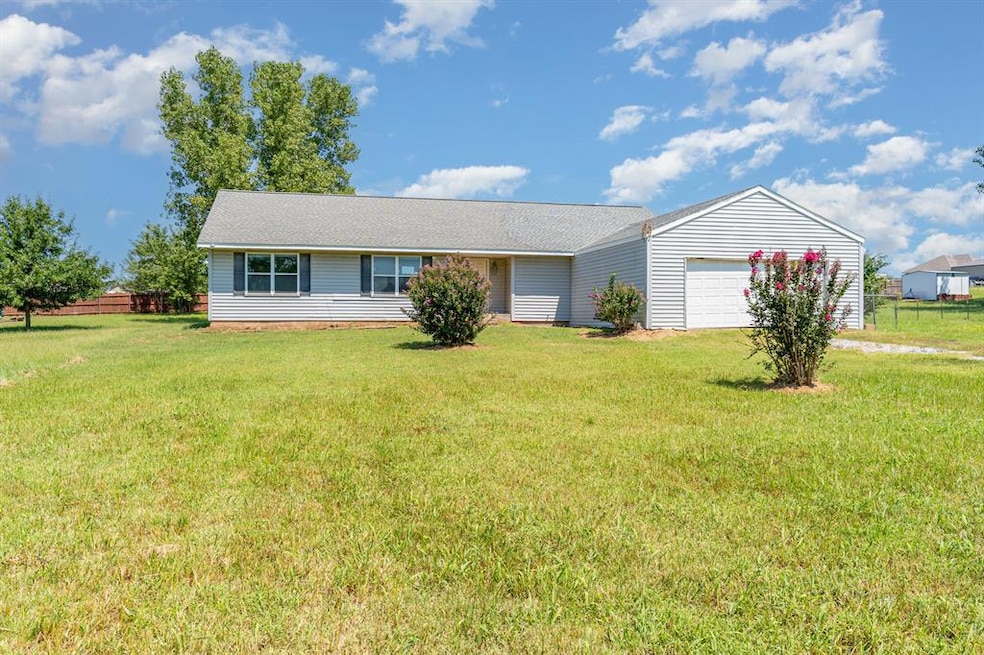 1411 Meadow View Ln, Blanchard, OK 73010 - photo 1