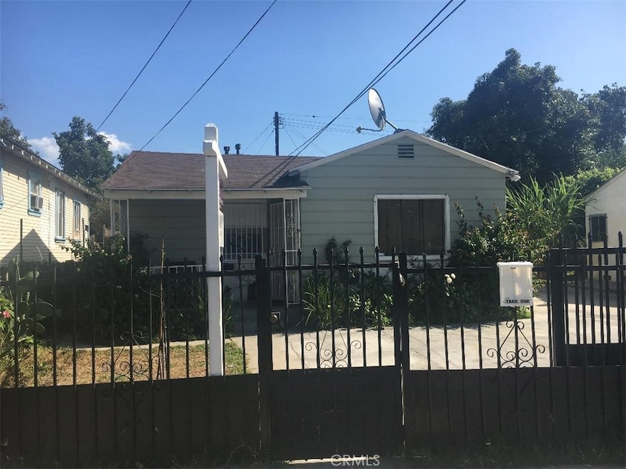 2266 E Piru St, Compton, CA 90222 - photo 1