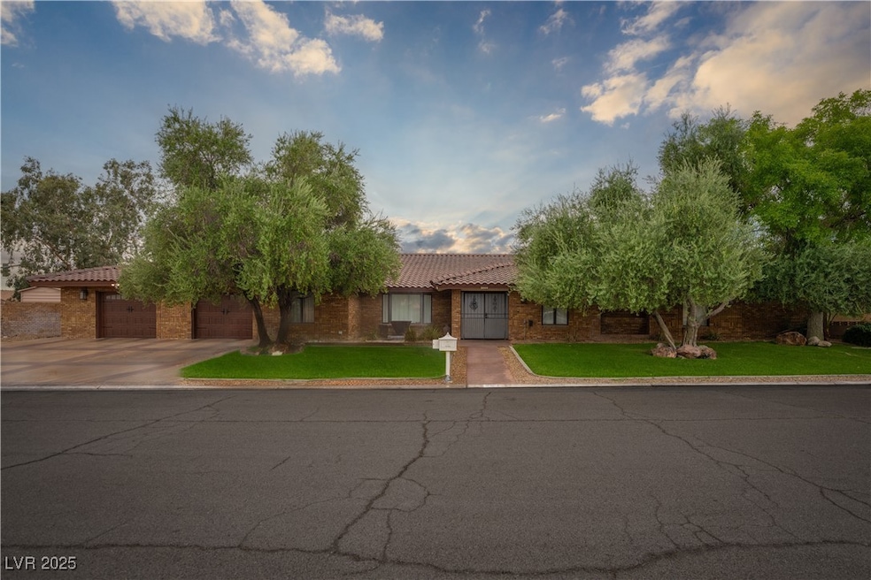 3269 S Torrey Pines Dr, Las Vegas, NV 89146 - photo 1