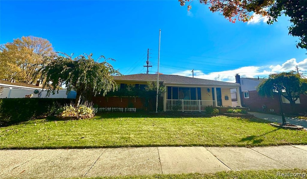 114 Lyons Dr, Troy, MI 48083 - photo 1