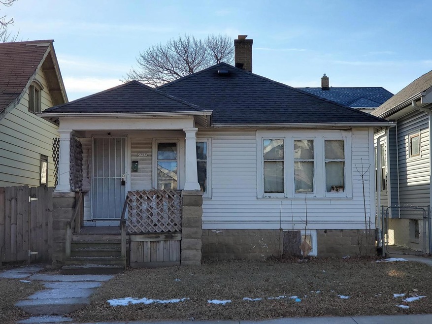 2725 W Concordia