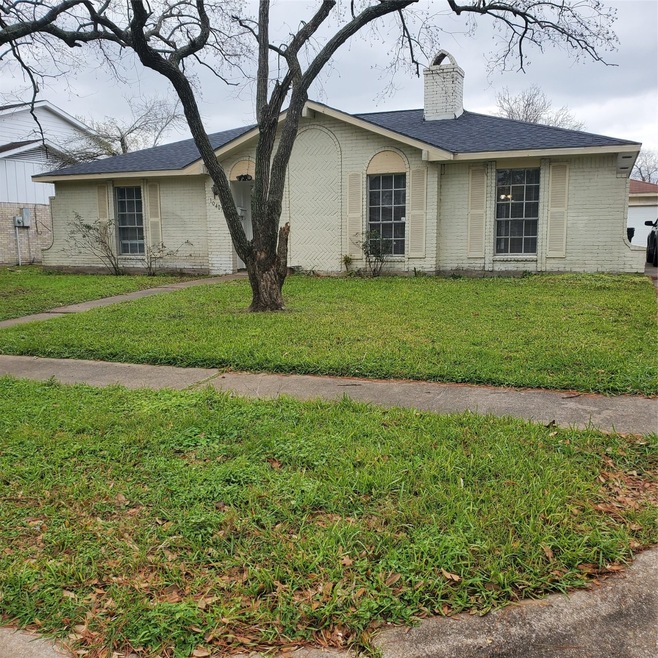 10407 Sageforest Dr, Houston, TX 77089 - photo 1