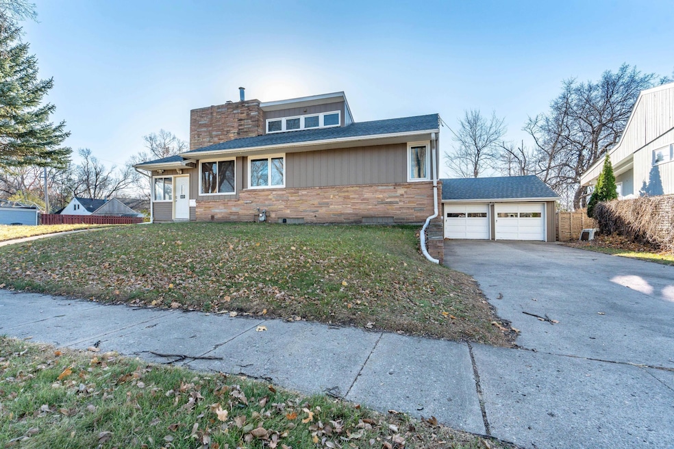 1015 11th Ave S, Moorhead, MN 56560 - photo 1