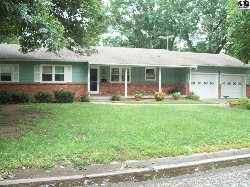 1202 Lyndon Rd, McPherson, KS 67460 - photo 1