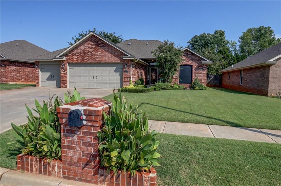 2205 NE 7th St, Moore, OK 73160 - photo 1