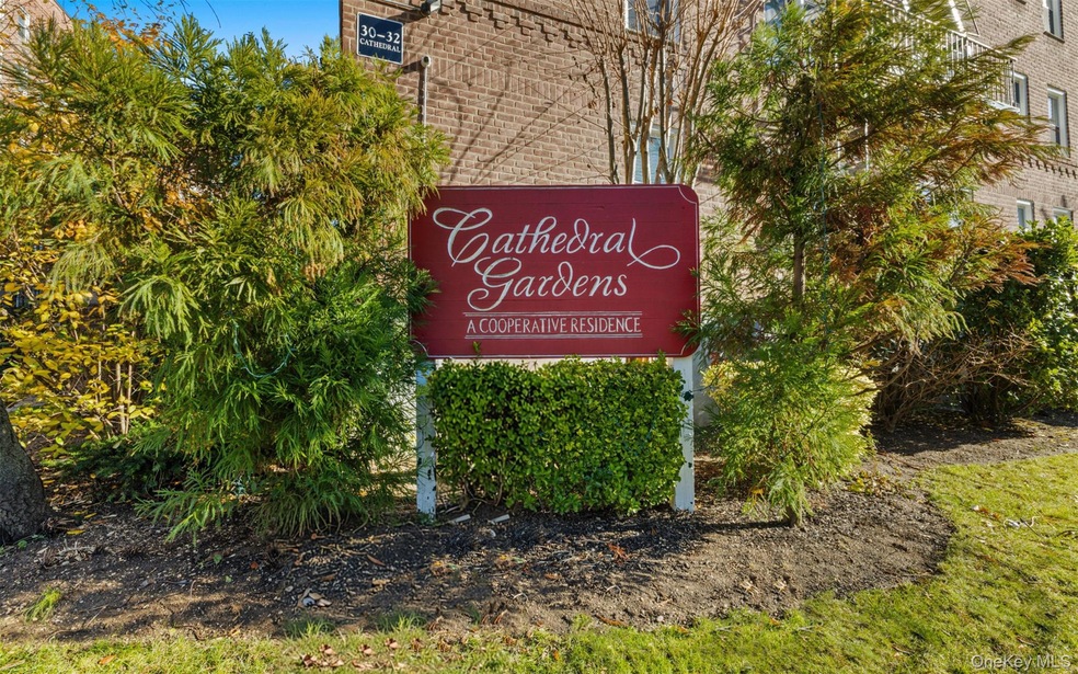 Cathedral Gardens unit 6c, Hempstead, NY 11550 - photo 1