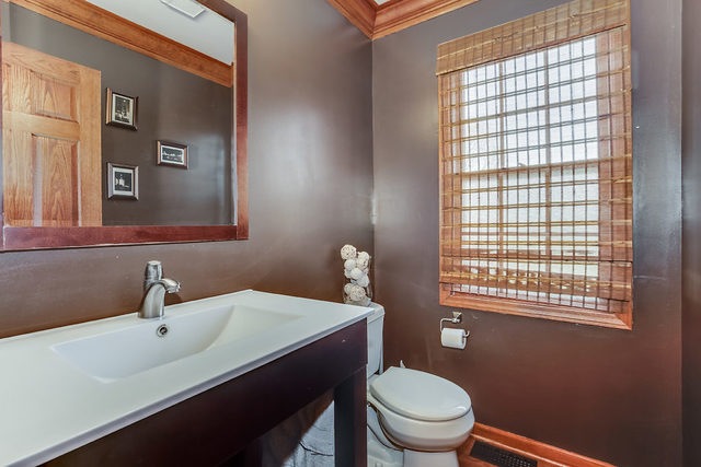 977 Lund Ln, Batavia, IL 60510 - photo 1